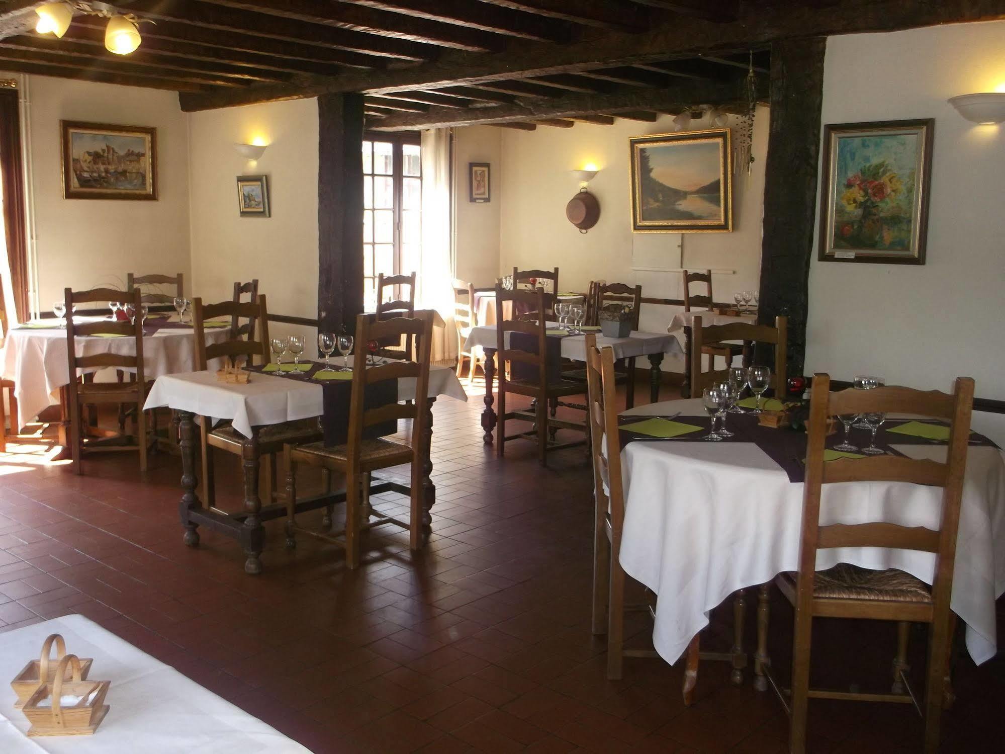 Logis Hotel Restaurant Auberge Saint Martin Surville  Eksteriør billede